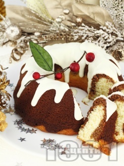 Коледен кекс с какао и глазура от готварска сметана, крема сирене и пудра захар - снимка на рецептата